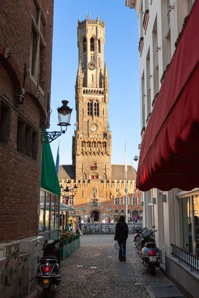 Brugge België Augustus 2014 Toerist Het Centrum Van Brugge Door Rechtenvrije Stockafbeeldingen