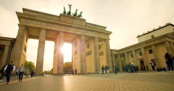 Brama Brandenburg Pariser Platz Berlin Niemcy Maja 2023 Ludzie Turyści — Wideo stockowe