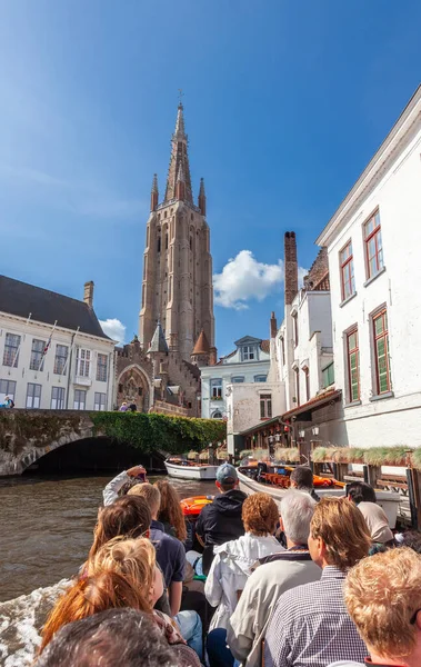 Bruges Bélgica Agosto 2014 Turistas Passeio Barco Canal Brugge Zeebrugge Fotografias De Stock Royalty-Free