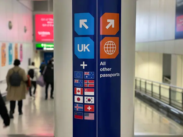 Londra Inghilterra Marzo 2024 Controllo Passaporti Regno Unito Controllo Delle Foto Stock