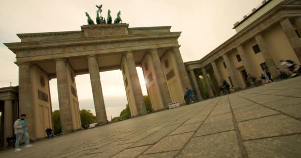 Puerta Brandenburgo Pariser Platz Berlín Alemania Mayo 2023 Personas Turistas — Vídeo de stock