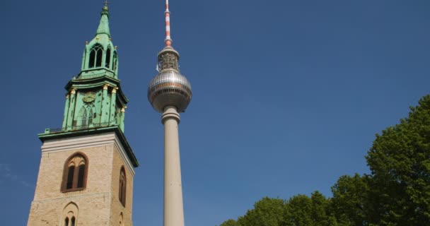 Berlín Alemania Mayo 2023 Iglesia Santa María Torre Televisión Marienkirche — Vídeo de stock