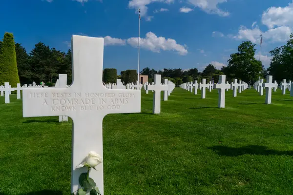 stock image NORMANDY, FRANCE - June 1, 2017: Rows of white crosses marking graves at the World War 2 American Cemetery, Colleville-sur-Mer, Omaha D-Day Beach, Normandy, France, Europe