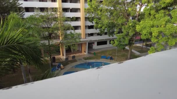 Vista Bairro Singapura Partir Piso Alto Panning Céu Azul Pessoas — Vídeo de Stock