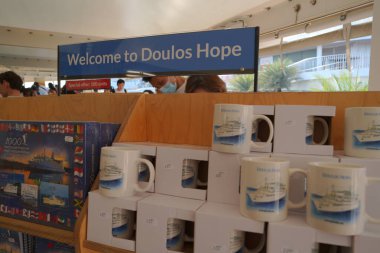 27 Temmuz 2924 Singapur. Doulos Hope, Singapur 'daki yüzen kütüphane, liman önü.