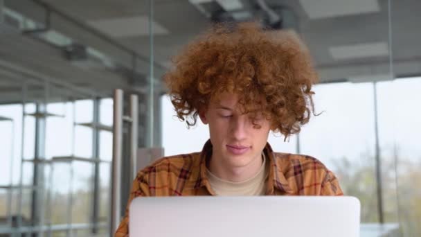 Funny Redhead Man Straightens Hairstyle Using Laptop Sitting Office Teenager — Stock Video