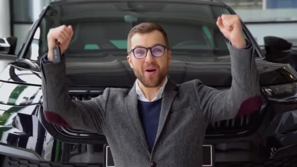 Man Keys Rejoices Buying New Car Car Dealership — Stock Video