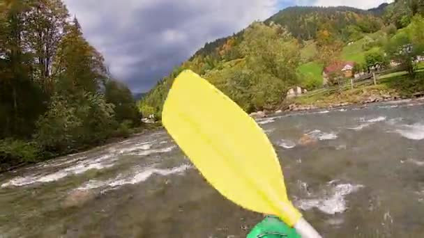 Ράφτινγκ Ένα Ποτάμι Του Βουνού Ακραίο Άθλημα — Αρχείο Βίντεο