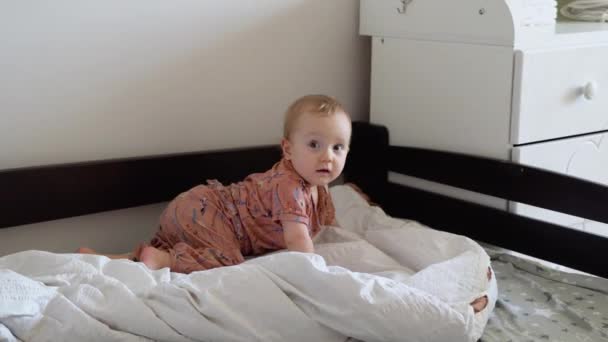 Crawling Funny Baby Girl Home Bed Childhood Concept — Stockvideo