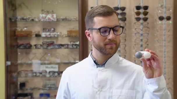 视力矫正 极好的视觉或眼镜店概念 激光手术替代 — 图库视频影像