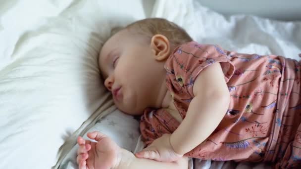 Portrait African Little Infant Baby Wearing Diaper Sleeping Bed Comfort — Video