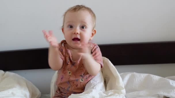 Morning Awakening Little Child Girl Bed Childhood Concept — Stok video