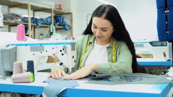 Positive Young Woman Sewing Professional Machine Workshop Tailor Industry Concept — Vídeos de Stock