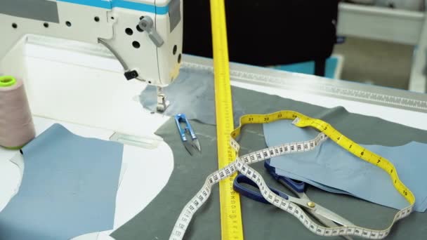 Threads Pattern Scissors Tape Measure Sewing Machine Workplace Seamstress Tailor — Vídeos de Stock