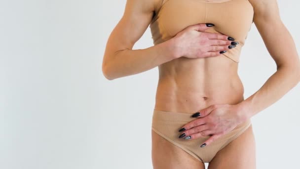 Close Young Woman Demonstrating Flat Stomach — Vídeo de stock
