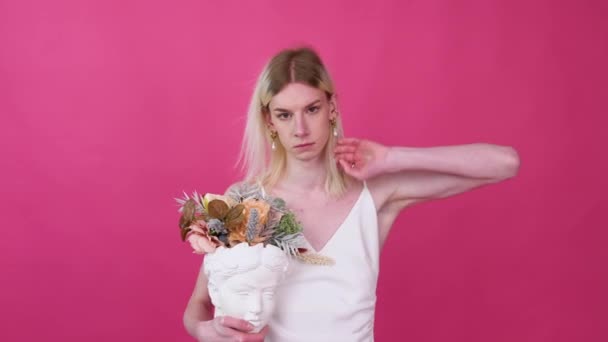 Transgender Man Flowers Pink Background — Vídeo de stock