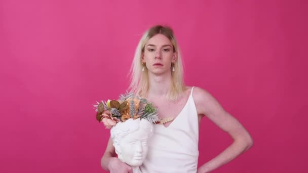 Transgender Man Flowers Pink Background — Αρχείο Βίντεο