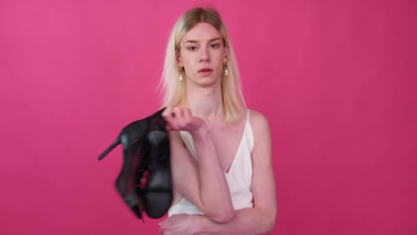 Transgender Man Shoes Pink Background — Video Stock