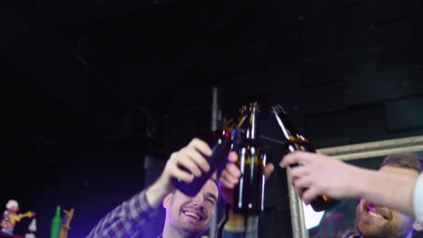 Group Happy Friends Having Fun Together Drinking Bottled Beer Bar — Wideo stockowe
