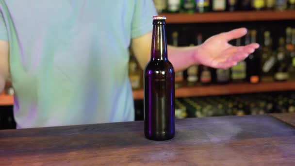 Freshly Tapped Beer Bartender Holding Freshly Tapped Glass Beer His — Stock Video