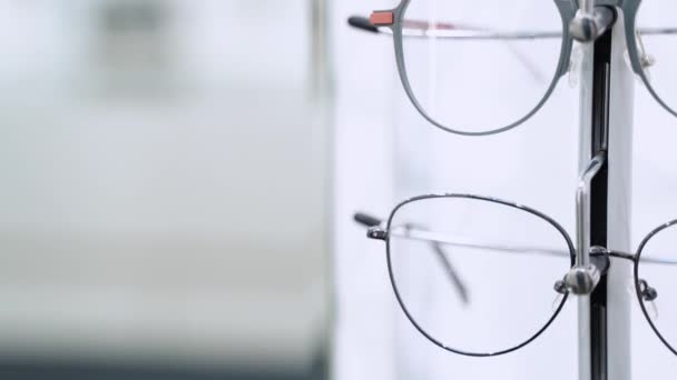 Mostra Com Óculos Loja Óptica Moderna — Vídeo de Stock