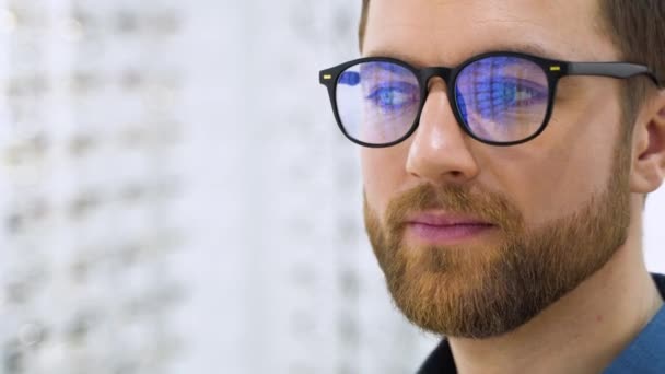 Portrait Handsome Bearded Guy Picking New Specs Optical Shop Looking — Stockvideo