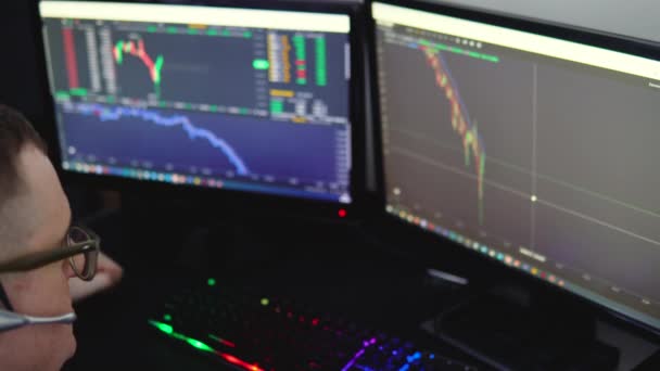 Gestresste Zakenman Crypto Handelaar Makelaar Investeerder Analyseren Beurs Markt Crypto — Stockvideo