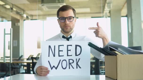 Dismissed Worker Holding Cardboard Sign Poster Need Work Sad Depressive — Vídeo de stock