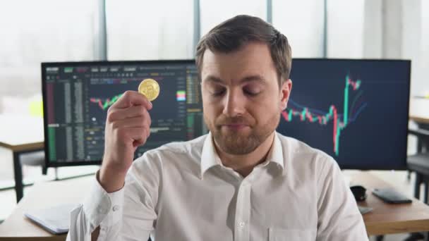 Dissapointed Trader Miner Holding Bitcoin Stock Market Graphs Background Bitcoin — Stok video