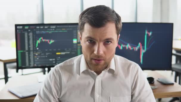 Dissapointed Trader Miner Holding Bitcoin Stock Market Graphs Background Bitcoin — Αρχείο Βίντεο