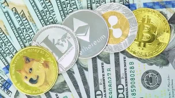 Bitcoin Btc Ethereum Eth Ripple Xrp Rotating Bills 100 Dollars — Stock Video