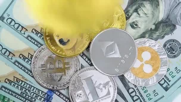 Bitcoin Mynt Som Faller Hög Med Olika Cryptocurrency Mynt — Stockvideo