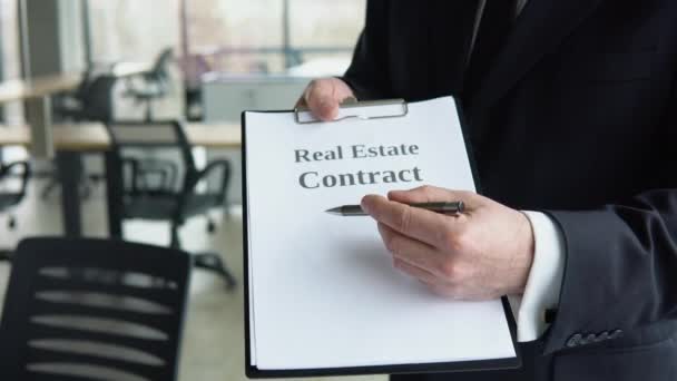 Firma Contrato Entre Agente Inmobiliario Promotor Inmobiliario Que Presente Contrato — Vídeo de stock