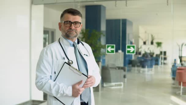 Portrait Senior Doctor His Office Hospital — Vídeo de Stock
