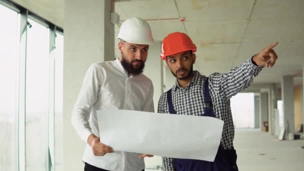 Reunión Del Arquitecto Supervisor Indio Sitio Construcción Trabajador Manual Multiétnico — Vídeo de stock