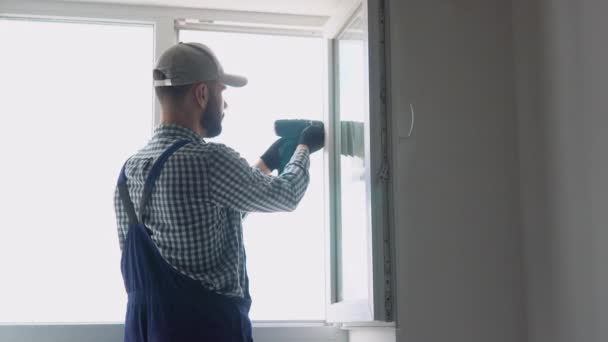 Man Uniform Does Pvc Window Installation Screwdriver — Stock Video
