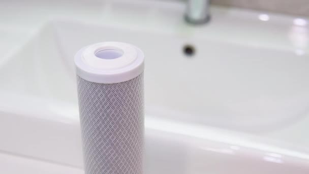 Čistě Bílý Vodní Filtr Točí Koupelně Koncept Čištění Vody — Stock video