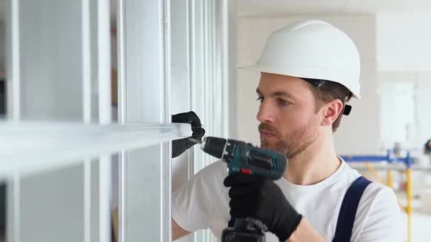 Construction Worker Screws Screw Drywall Rack — Stock Video