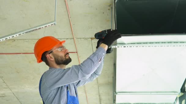 Ingeniero Hvac Instala Sistema Ventilación Recuperación Calor Para Nueva Oficina — Vídeos de Stock