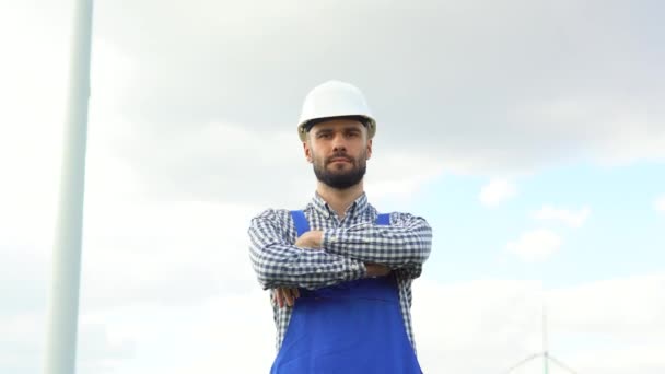 Retrato Del Trabajador Uniforme Parque Eólico — Vídeos de Stock