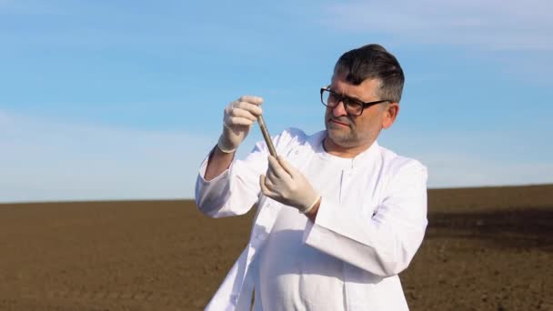 Senior Scientist Studying Sample Soil Field Soil Sampling Chemical Analysis — Stock Video