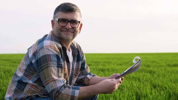 Portrait Senior Farmer Young Wheat Field — Stock Video