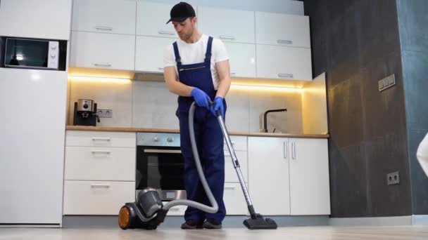 Close Janitor Cleaning Carpet Vacuum Cleaner Home — Stock Video