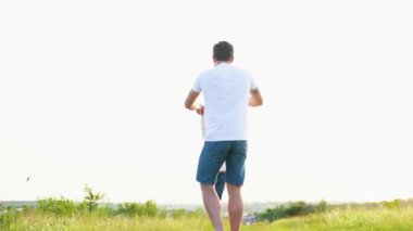 oynama ve oğlu parkta dön baba