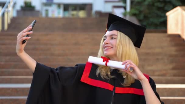 Selfie Diploma Happy Caucasian Student Girl Being Happy Her Graduation — ストック動画