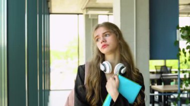 genç üniversite öğrencisi, etüd yorgun ve bitkin arıyorsunuz zor sınavı hazırlık