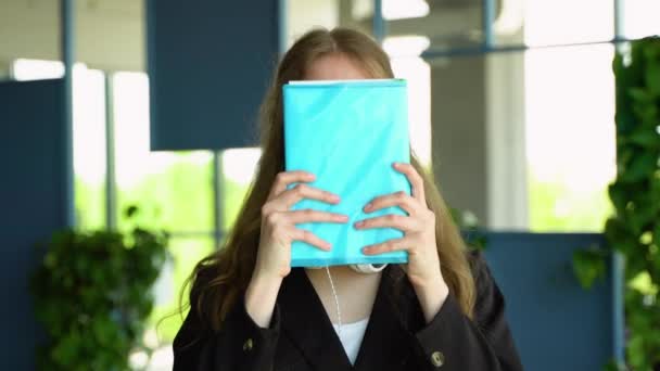 Universiteit Droevige Student Die Lijdt Aan Depressie Middelbare School Eenzame — Stockvideo