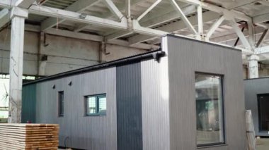 Endüstriyel bir bina içinde modüler prefabrik çerçeve tipi daire.
