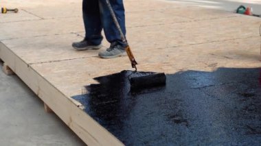 Özel bir evde zemini su geçirmez hale getirmek, yere sıvı reçine sürmek, beton perçinleme ve su geçirmezlik, onarım ve inşaat işleri..
