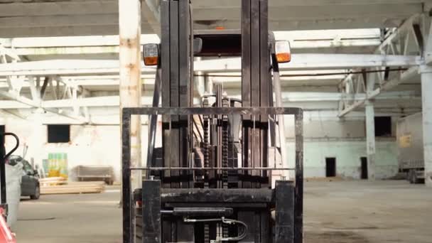 Kereste Deposunda Forklift Yükü — Stok video